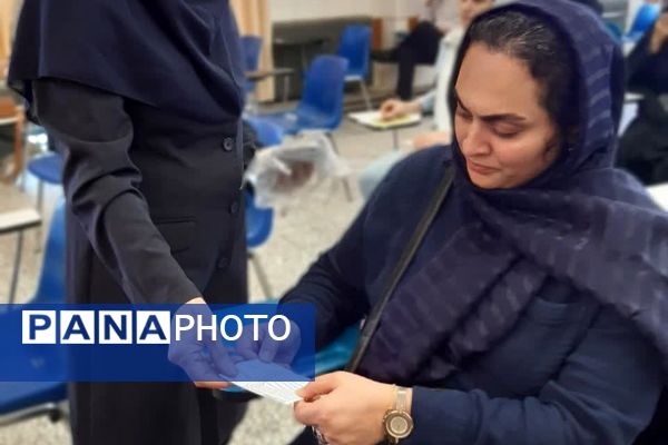 انتخابات انجمن اولیا و مربیان در دبیرستان فرزانگان قائمشهر