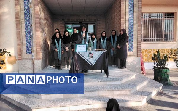 برگزاری‌ مراسم‌‌‌ هفته‌ بهداشت‌ روان‌‌ و‌ معرفی‌ همیاران‌ مشاور‌‌ در‌ دبیرستان‌ نمونه‌اندیشه‌