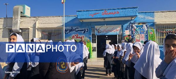 بازارچه کتاب در دبستان سمیه