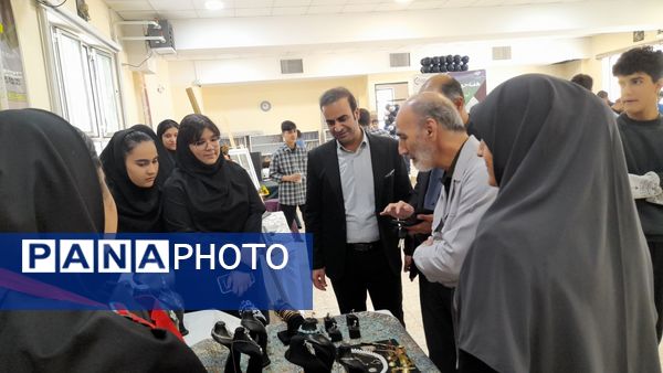 نمایشگاه کارآفرینی در هنرستان مولا متقیان