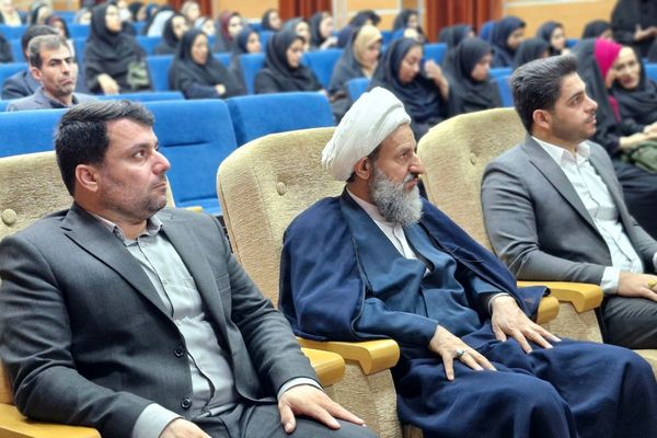آیین تقدیر از مشاوران و رابطین مشاورین در قرچک