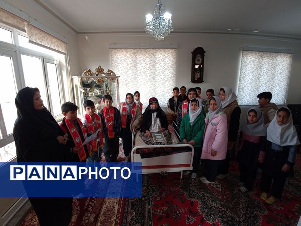 تجلیل پیشتازان از مادران شهدا به‌مناسبت هفته قرآن، عترت و نماز در خداآفرین