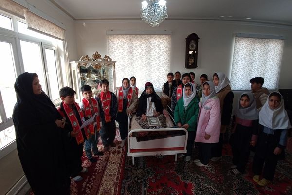 تجلیل پیشتازان از مادران شهدا به‌مناسبت هفته قرآن، عترت و نماز در خداآفرین