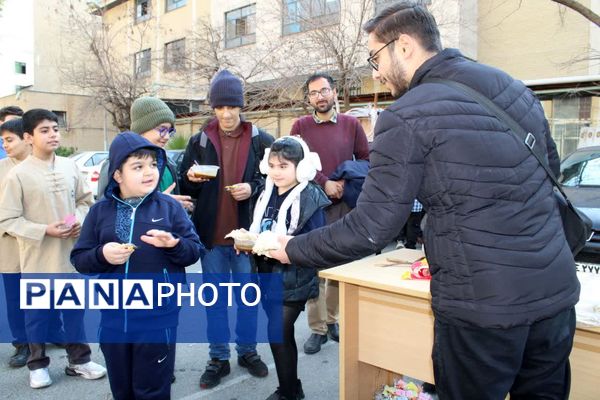 به مناسبت دهه فجر پرچم جمهوری‌اسلامی‌ایران در آموزش و پرورش منطقه۱۰ به اهتزاز درآمد