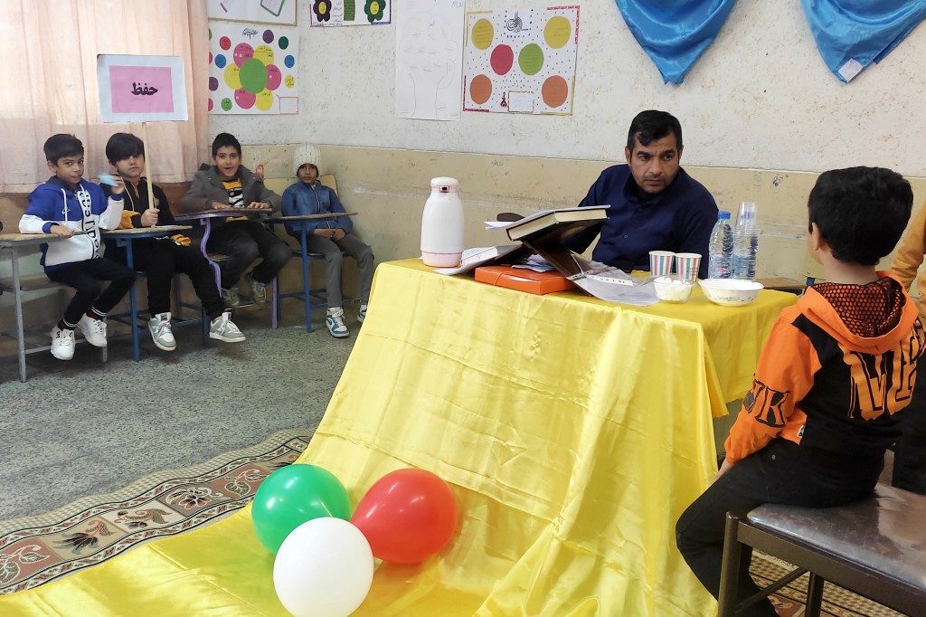 رقابت دانش‌آموزان ابتدایی پسر در مسابقات قرآن در شیراز/ فیلم