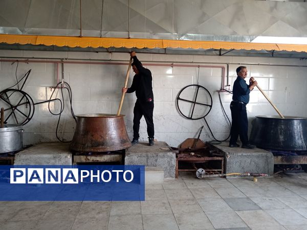 هیئت زنجیرزنی در روستای فیض آباد در صبح عاشورای حسینی 