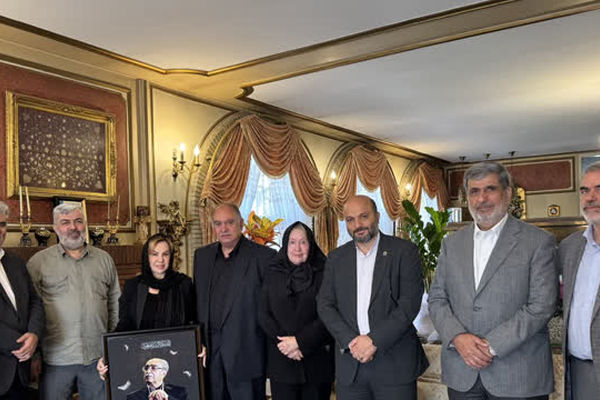 دیدار‌ رئیس سازمان نوسازی مدارس و رئیس جامعه خیرین مدرسه‌ساز ‌با خانواده زنده‌یاد ناصر قفلی