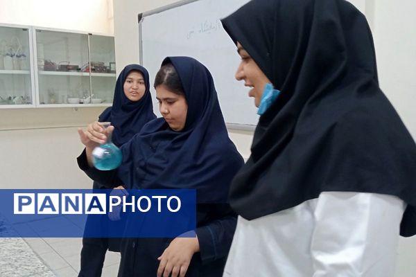 بازدید دانش آموزان دبیرستان حضرت ولیعصر (عج) ناحیه یک ری از پژوهش‌سرای رازی 