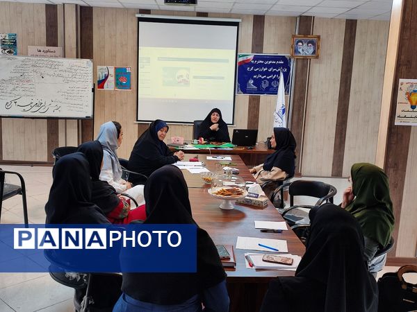 برگزاری دوره ۵۰ ساعته کارآفرینی با رویکرد KAB در پژوهش‌سرای خوارزمی