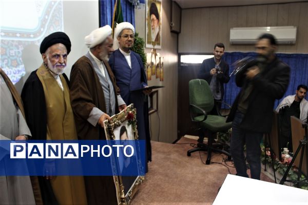 تجلیل از خادمان و فرهنگ‌یاران نماز در قم