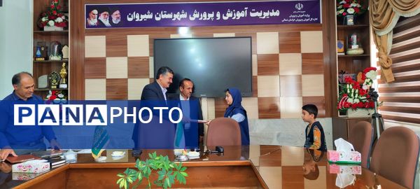 تجلیل مدیر آموزش و پرورش شهرستان شیروان از خبرنگاران پانا