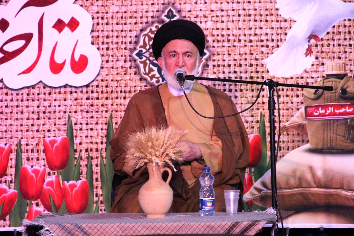 جوانان با منطق الهی باید راه آنان را ادامه دهند