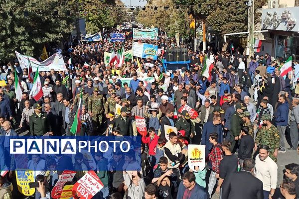 خروش هزاران دانش آموز ورامینی در ۱۳ آبان