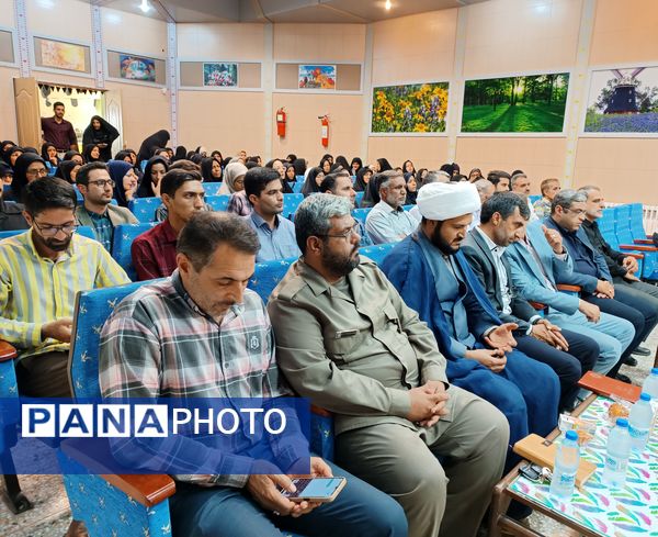 کارگاه آموزشی نحوه ارتباط موثر و درک نیازهای دانش‌آموزان در بهاباد 