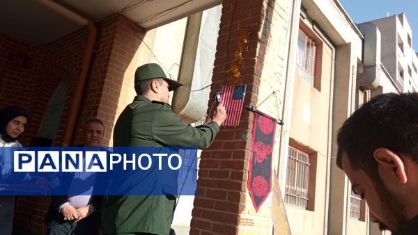 مراسم سیزدهم آبان ماه در مدرسه الزهرا با هدف استکبار ستیزی 