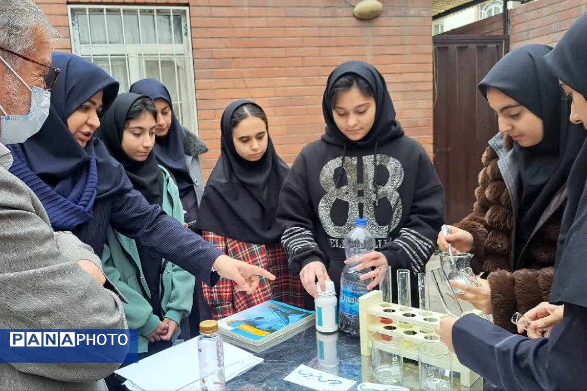 مراسم هفته پژوهش در دبیرستان بانو عفت آهنگری شهرری