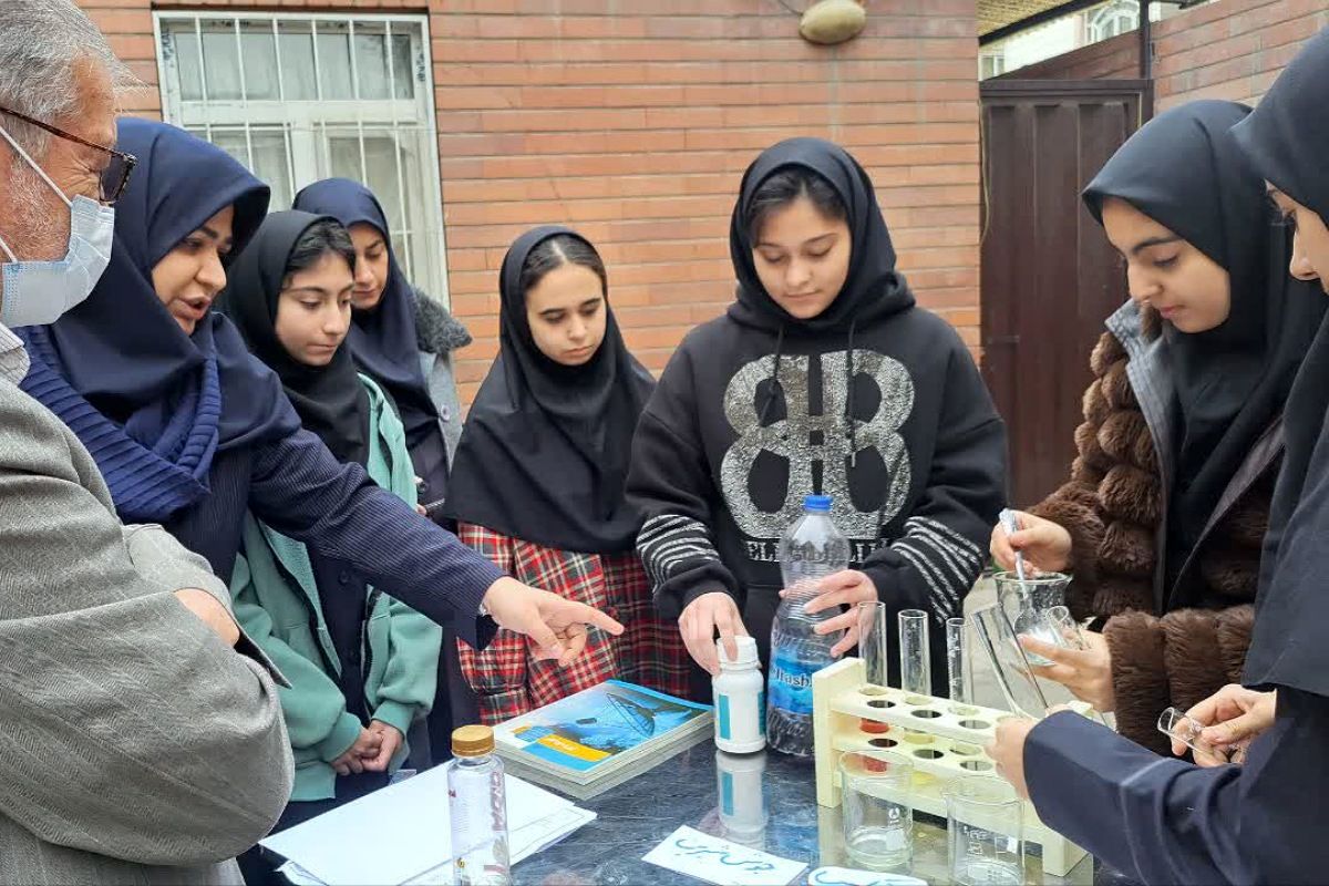 مراسم هفته پژوهش در دبیرستان بانو عفت آهنگری شهرری