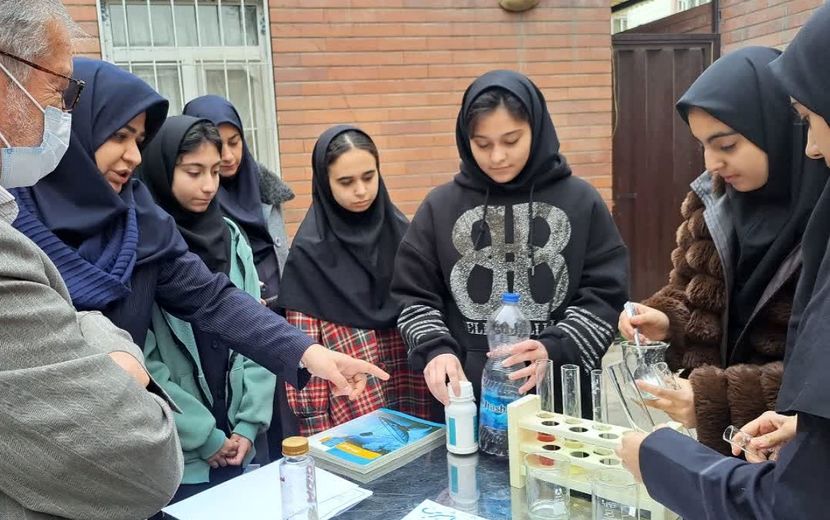 مراسم هفته پژوهش در دبیرستان بانو عفت آهنگری شهرری