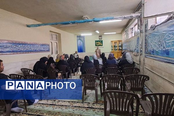 جلسه توجیهی هدایت تحصیلی با حضور مشاورین تحصیلی در دبیرستان فرزانگان شهرستان قدس
