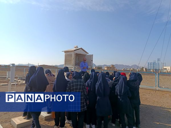بازدید دانش آموزان دبیرستان فرزانگان از اداره هواشناسی خواف
