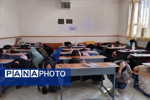 مانور سراسری زلزله در مدارس کهریزک و باقرشهر 