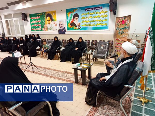نشست بانوان ستاد نماز جمعه با امام جمعه شهرستان کاشمر 