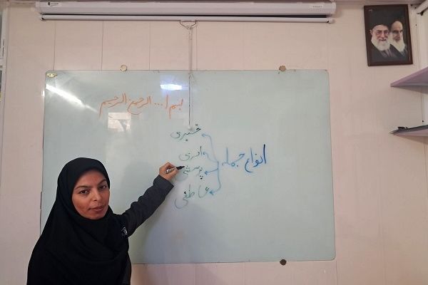 با شور و شوق، کلاس درسم را جذاب و زنده نگه می‌دارم 
