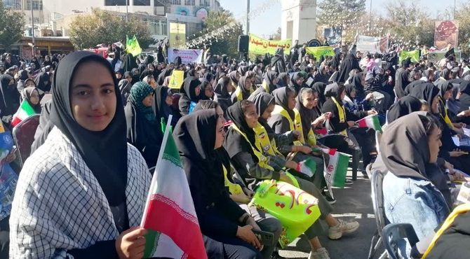 طنین فریاد مبارزه با استکبار در  آباده ؛ تداوم راه شهدای دانش آموز