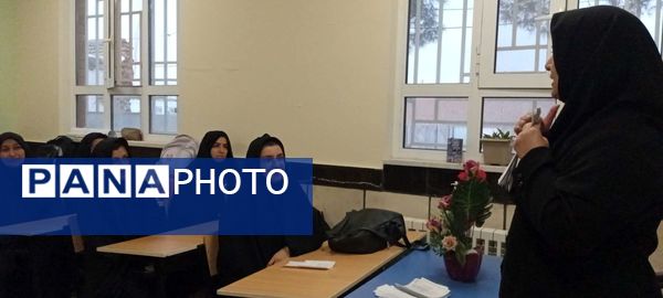 جلسه انجمن اولیا و تحویل کارنامه هشدار دبیرستان مادرمهربان خلیل آباد