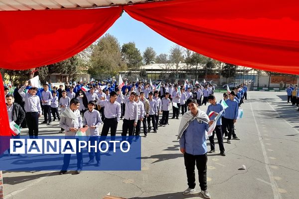 حضور پرشور دختران و پسران شهریار در روز استکبار ستیزی