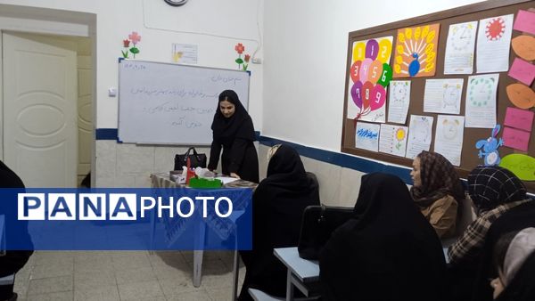 جلسه انجمن اولیا و ارائه کارنامه های هشدار به والدین در مدرسه شهید نجفی فدافن