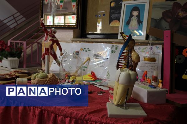 برگزاری نمایشگاه «ماها» در دبیرستان حضرت معصومه (س) ناحیه چهار کرج