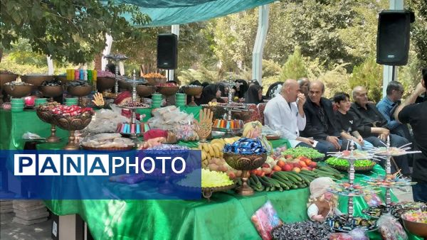 برپایی سفره‌ی احسان در محوطه بیمارستان فوق تخصصی آیت‌الله یثربی کاشان