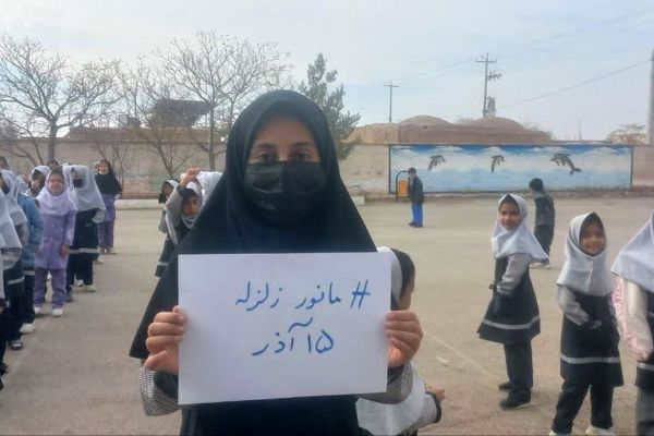 مانور زلزله و توضیح نکات ایمنی درمدرسه تکتم خلیل آباد 