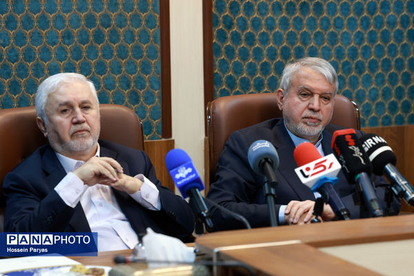 نشست خبری وزیر میراث فرهنگی، گردشگری و صنایع دستی و معاونان وزارتخانه با اصحاب رسانه