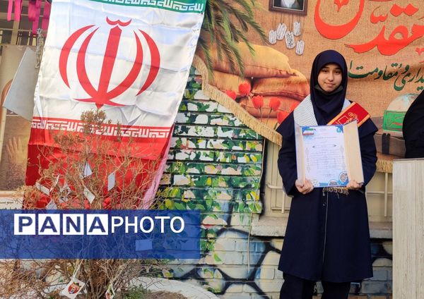 مراسم اعطای حکم و نشان فرماندهی بسیج دانش آموزی دبیرستان شاهد تکتم ناحیه۳