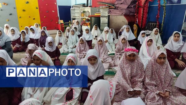 برگزاری نماز جماعت در دبستان مولوی فین