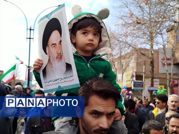 راهپیمایی ۲۲بهمن در شهرستان کاشمر با حضور پر رنگ مردم برگزار شد 