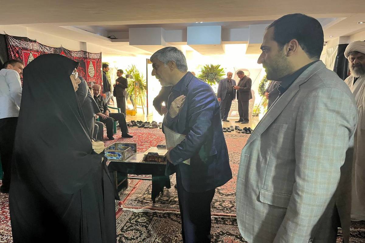 حضور وزیر ورزش و جوانان در منزل شهید امیرعبداللهیان