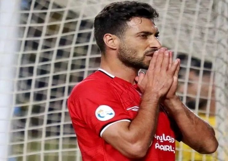 شجاع جنجال می‌سازد، باشگاه پشتیبانی می‌کند