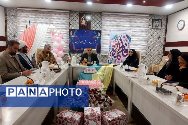 تقدیر از بانوان شاغل در اداره آموزش و پرورش کهریزک 