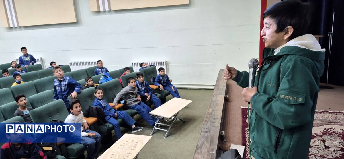 دانش آموزان دبستان امیر آقایی مهمان برنامه پرنشاط جوانه های کانون لقمان کاشمر