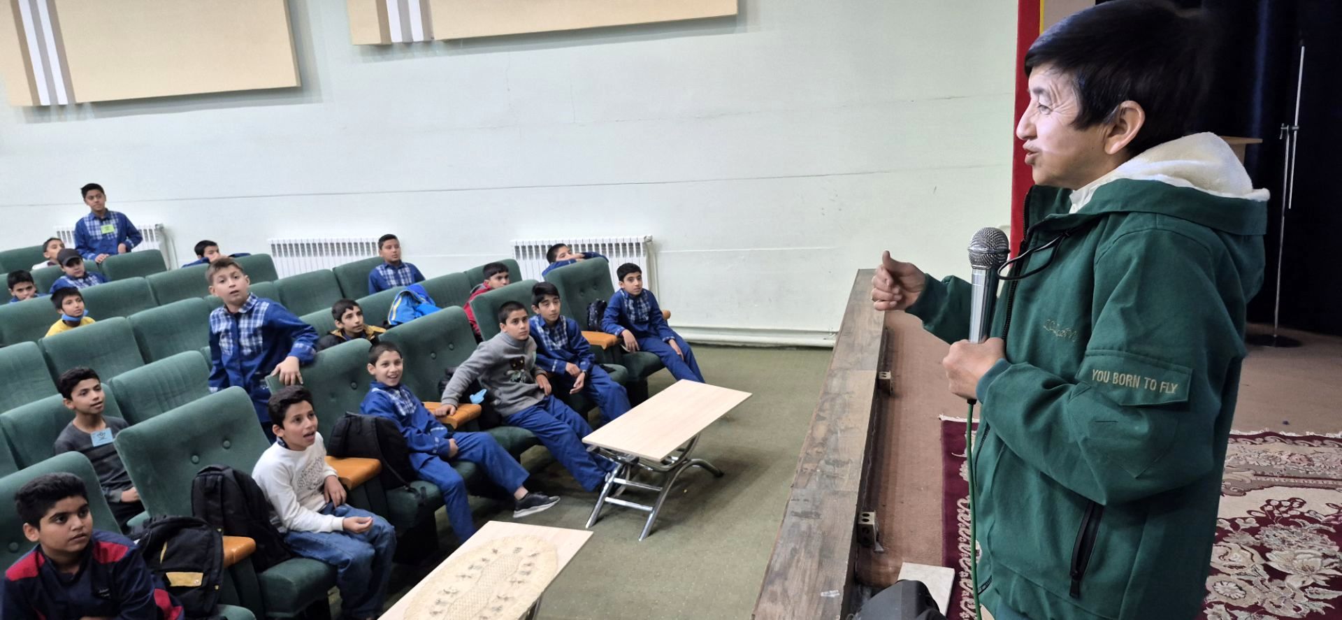 دانش آموزان دبستان امیر آقایی مهمان برنامه پرنشاط جوانه های کانون لقمان کاشمر