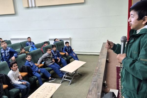 دانش آموزان دبستان امیر آقایی مهمان برنامه پرنشاط جوانه های کانون لقمان کاشمر