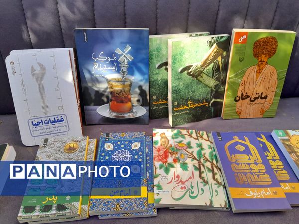 برپایی نمایشگاه کتاب در دبیرستان سلاله ناحیه یک کرج 