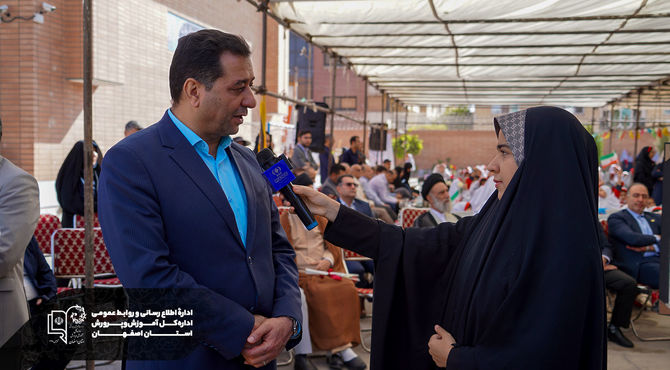  آیین استانی نواخته شدن زنگ «مهر و مقاومت» در آموزشگاه شعربافیان