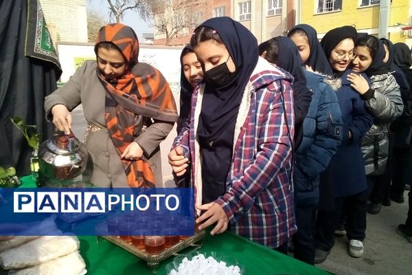 برپایی موکب شهادت حضرت فاطمه(س) در دبیرستان دخترانه نوید ناحیه ۵ مشهد