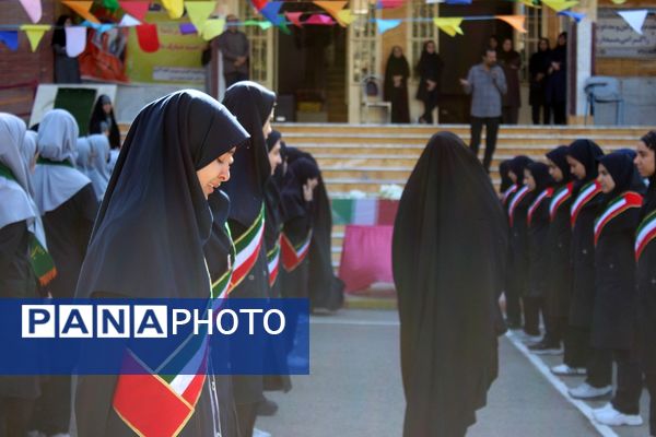 تشییع پیکر شهید گمنام در دبیرستان‌حضرت معصومه‌ ناحیه چهار کرج 
