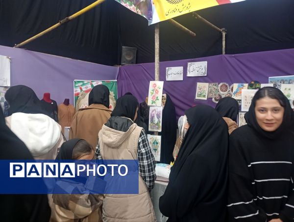 بازدید دانش آموزان هنرستان شهیدشهیدی از نمایشگاه پژوهش و فناوری در خلیل آباد 