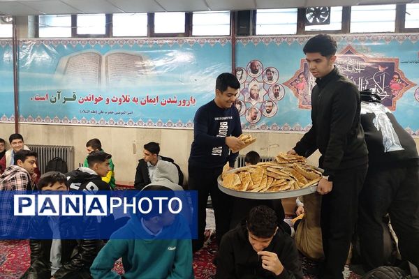 در اغنای دل‌ها هنرستان موفقیان اسلامشهر میزبان آیین فاطمیه و سفره احسان بانوی نور بود